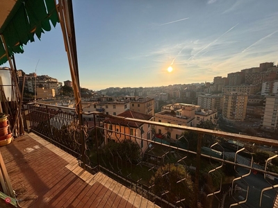 Appartamento in Vendita in Via Buratella 10 c a Genova