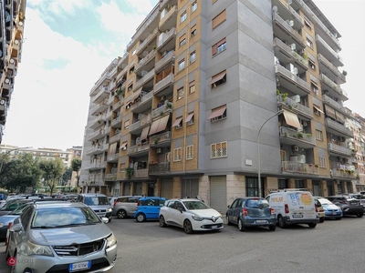 Appartamento in Vendita in Via Fontana Liri 20 a Roma