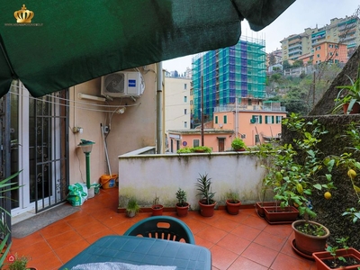 Appartamento in Vendita in Via Giovanni Daneo 3 a Genova