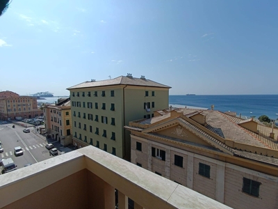 Appartamento in Via Carlo Camozzini, Genova, 7 locali, 1 bagno, 105 m²
