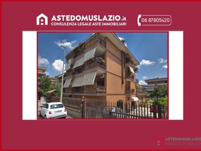 Appartamento in Via Carlo Frati, Roma, 8 locali, 2 bagni, 81 m²