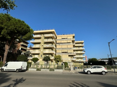 Appartamento in Via Domodossola, Battipaglia, 2 bagni, 185 m²