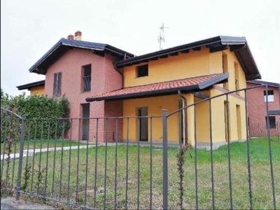 Appartamento in Via Mastri Muratori sc, Gornate Olona, 6 locali