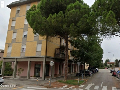 Appartamento in Via puccini, Lugo, 6 locali, 1 bagno, con box, 123 m²