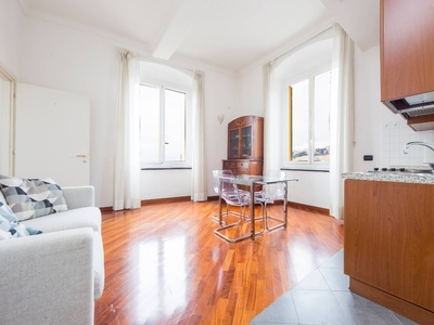 Bilocale in Via Andrea Doria, Genova, 1 bagno, arredato, 55 m²