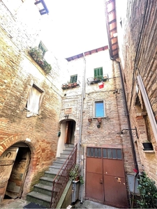 Casa indipendente in Strada Sant enea, Perugia, 10 locali, 3 bagni