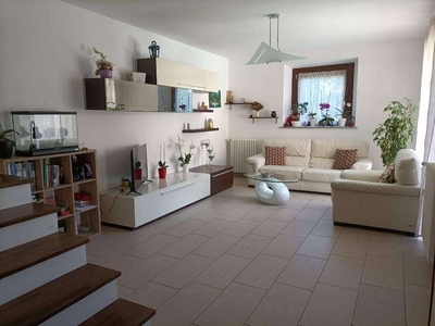 Casa indipendente in Via Borca 38, Omegna, 5 locali, 3 bagni, garage