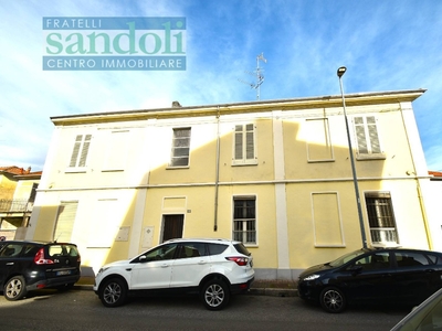 Casa indipendente in Via Mercadante, Vercelli, 6 locali, 2 bagni