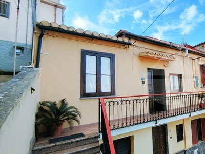 Casa indipendente in vendita a Pizzo Centro Storico