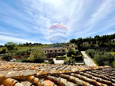 Casa semindipendente a Empoli, 7 locali, 1 bagno, giardino privato