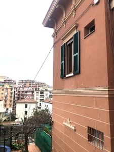 Casa semindipendente a Sanremo, 10 locali, giardino privato, garage