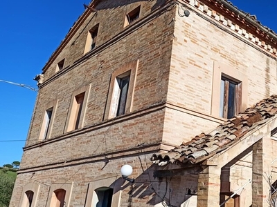 Casale in Contrada Chiaravalle 1, Treia, 6 locali, classe energetica G