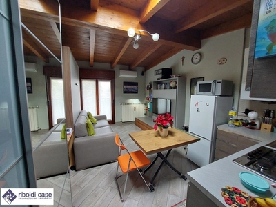 Monolocale in VIA BRAMANTE, Cesano Maderno, 1 bagno, arredato, 40 m²