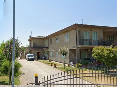 Porzione di casa in Via Piave, Campolongo Maggiore, 4 locali, 96 m²