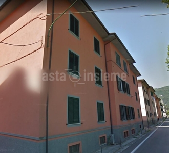 Quadrilocale a Castelnuovo di Garfagnana, 1 bagno, posto auto, 96 m²