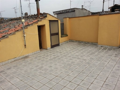 Quadrilocale a Viterbo, 2 bagni, 90 m², 2° piano, terrazzo in vendita