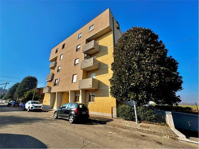 Quadrilocale in Via Cantone, Novi di Modena, 1 bagno, garage, 103 m²