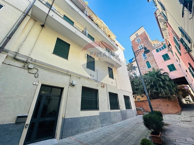 Quadrilocale in Via Dei Cassari, Savona, 1 bagno, 105 m², 3° piano
