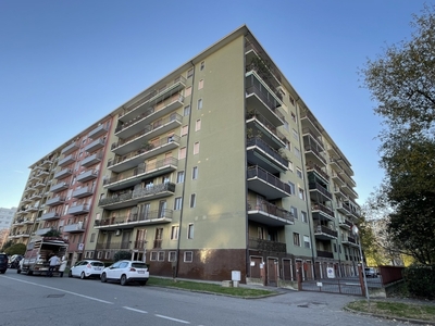 Quadrilocale in Via Spreafico 26, Novara, 2 bagni, garage, 152 m²