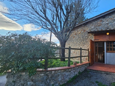 Trilocale a Casole d'Elsa, 1 bagno, giardino privato, 89 m² in vendita