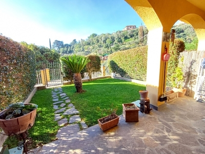 Trilocale con giardino a Alassio