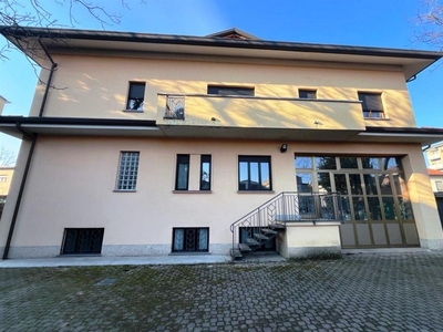 Trilocale in Via XXV Aprile, Desio, 2 bagni, 95 m², porta blindata