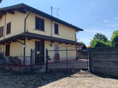 VIGEVANO VICINANZE: VILLA CON TRE CAMERE, BOX E GI