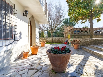 Villa a Montaione, 7 locali, 2 bagni, giardino privato, 180 m²