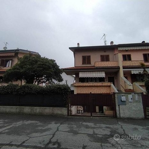 Villa a Schiera a Bellinzago Lombardo, 4 locali