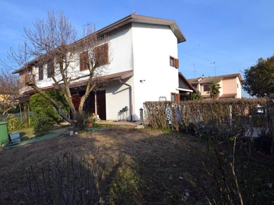 Villa a schiera a Pieve Fissiraga, 4 locali, 2 bagni, giardino privato