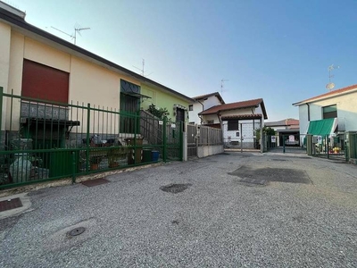 Villa a schiera in vendita a Abbiategrasso, Via Casazza, 48 - Abbiategrasso, MI