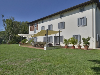 Villa collline lucchesi Toscana affitto villa Lucca piscina area verde giardino gazebo piacevoli vacanze