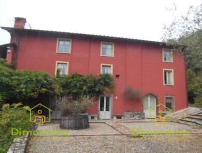 Villa in Località Sarrocchino - via Don Primo Mazzolari, 8 bagni