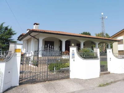 Villa in Via Centrale 42, Prato, 12 locali, 2 bagni, garage, 260 m²