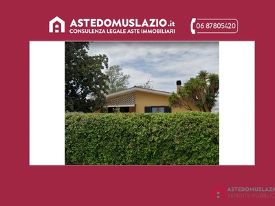 Villa in Via dei Rutuli, Aprilia, 8 locali, 2 bagni, giardino privato