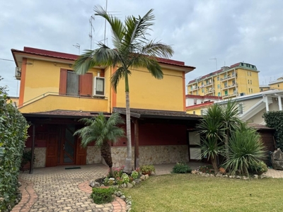 Villa in Via del Centenario, Battipaglia, 1 bagno, posto auto, 120 m²