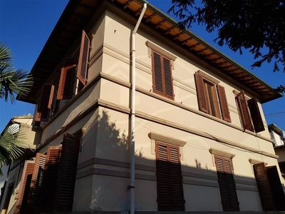 Villa in VIA DELLO SCALO 9, Signa, 8 locali, 2 bagni, giardino privato