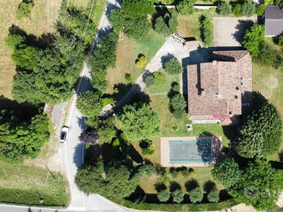 Villa indipendente con piscina vendita zona Civida