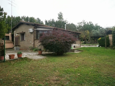 villino unifamiliare con piscina