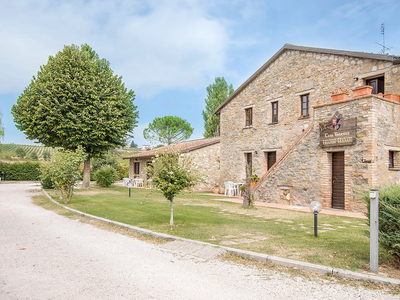 Accogliente rifugio con aria condizionata, parcheggio, piscina e giardino