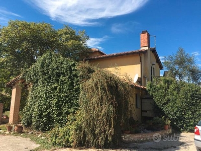 Casa di campagna con portico