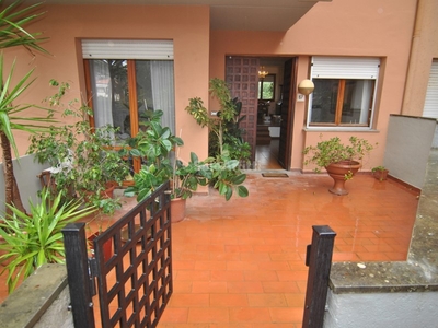 Appartamento in Affitto a Livorno, zona Antignano - Banditella - Ardenza, 1'400€, 130 m², arredato