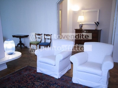 Appartamento in Affitto a Lucca, 2'000€, 170 m², arredato