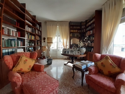 Appartamento in Vendita a Padova, zona CENTRO STORICO, 1'250'000€, 338 m²