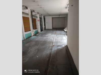 Attività commerciale in Affitto a Livorno, zona Montebello, 2'500€, 220 m²