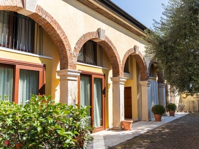 Casa Bi/Trifamiliare in Vendita in Corso Giuseppe Garibaldi 44 a Arzignano