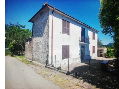 Casa indipendente in vendita a San Giovanni Incarico, Via Colleperello 36