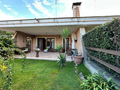 Casa indipendente con terrazzo a Castelnuovo di Porto