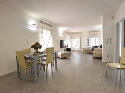 Casa Indipendente in Vendita a Padova, 759'000€, 304 m², con Box
