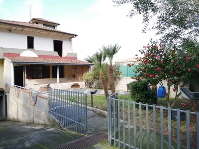 Casa Indipendente in Via Fiano, Nocera Inferiore (SA)